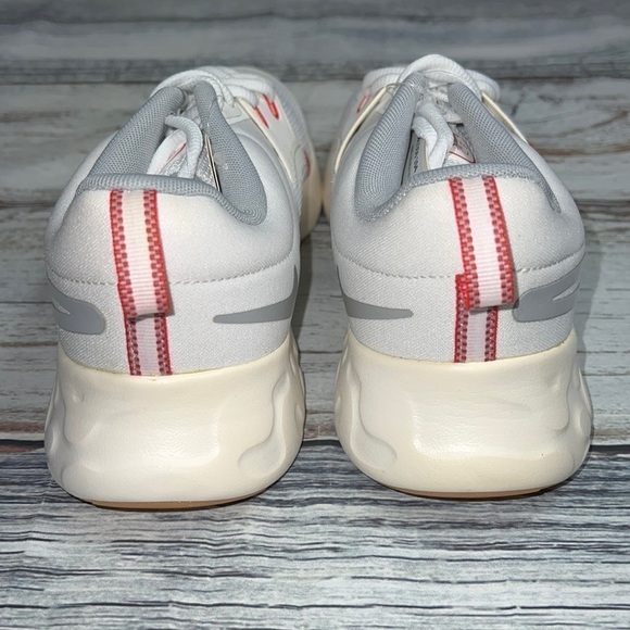 Nike Men’s Renew Retaliation 3 White/Lt Smoke Grey -Summit White Size 10 - Picture 3 of 9